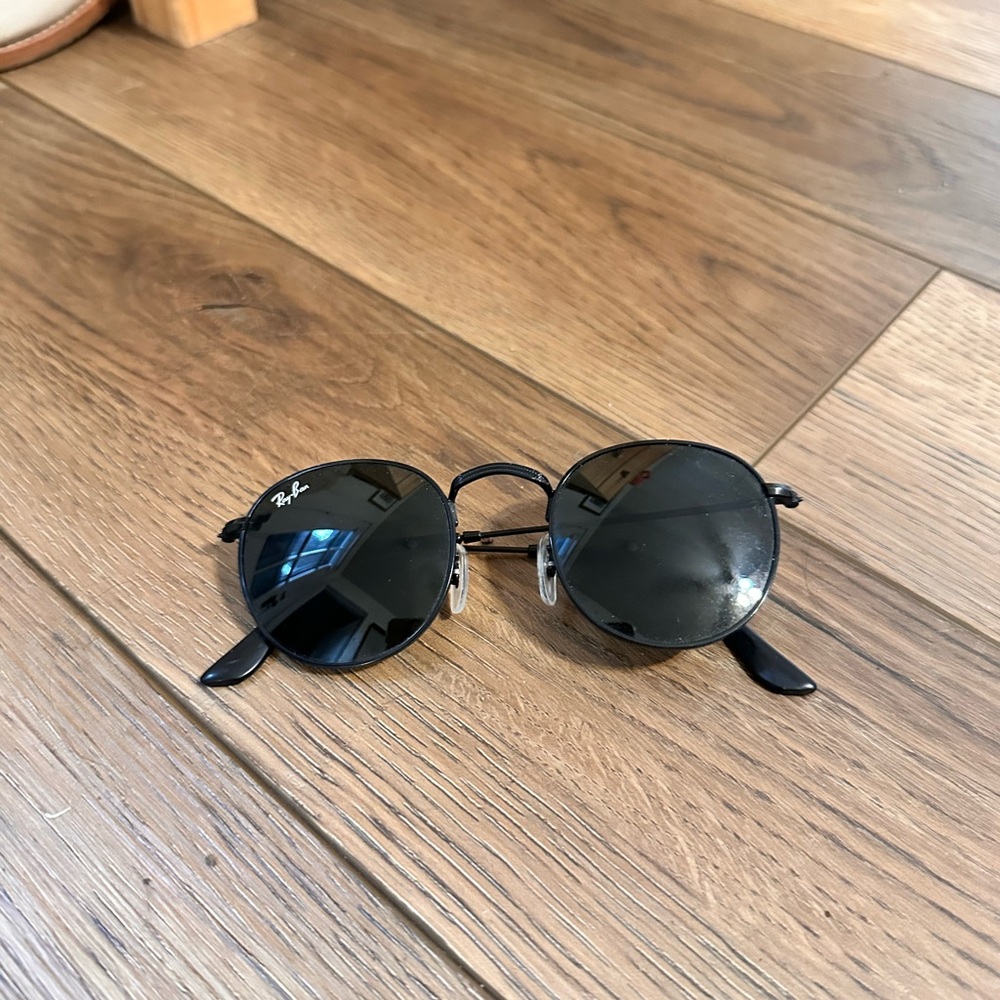 Ray-Ban Round Black Sunglasses